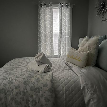 Cozy, 1St Floor Apartment 2Bdrms Plus Semi Private Room With Futon Pets With Fee Family Friendly Close To Everything Cleveland Esterno foto