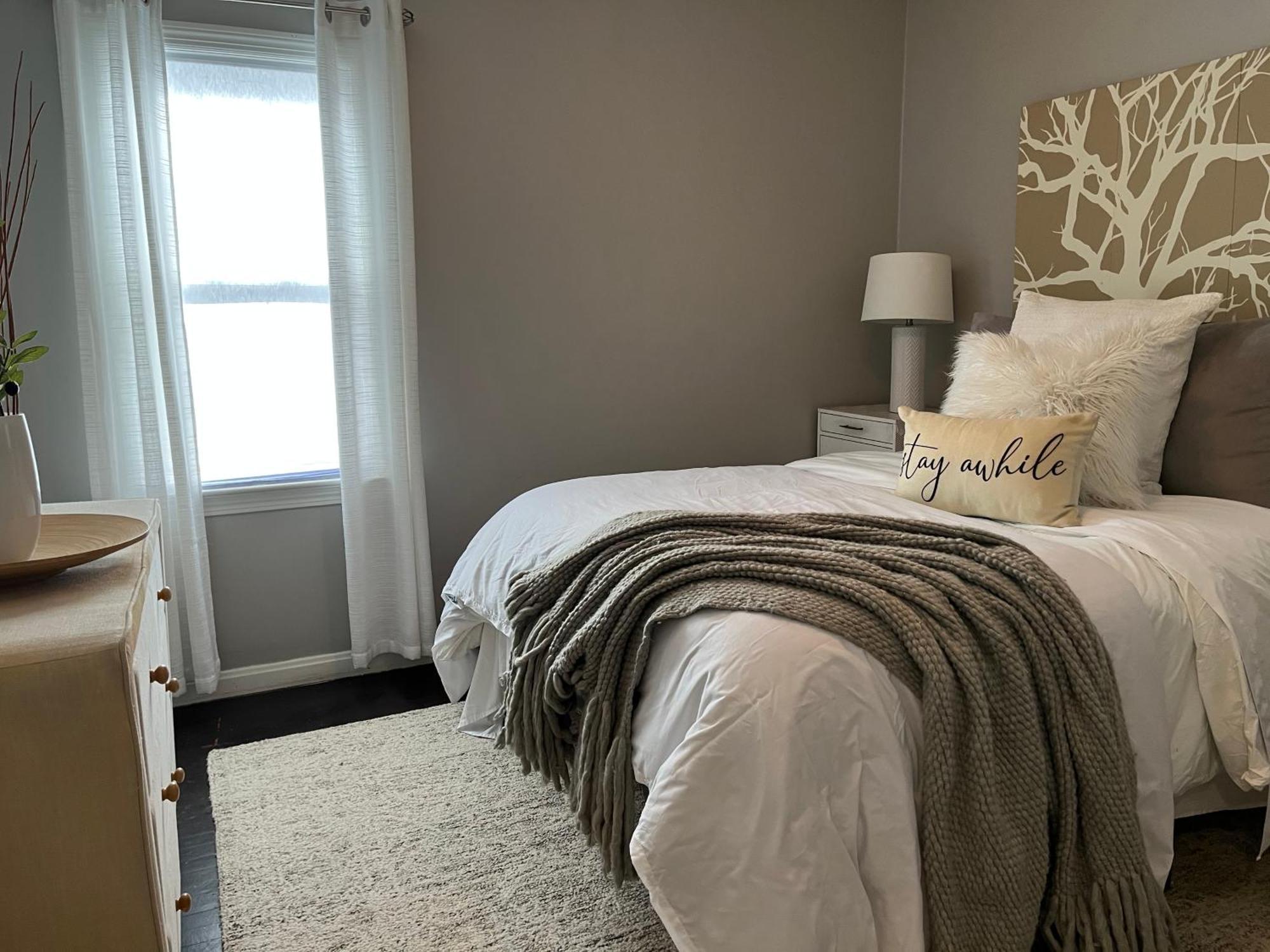 Cozy, 1St Floor Apartment 2Bdrms Plus Semi Private Room With Futon Pets With Fee Family Friendly Close To Everything Cleveland Esterno foto